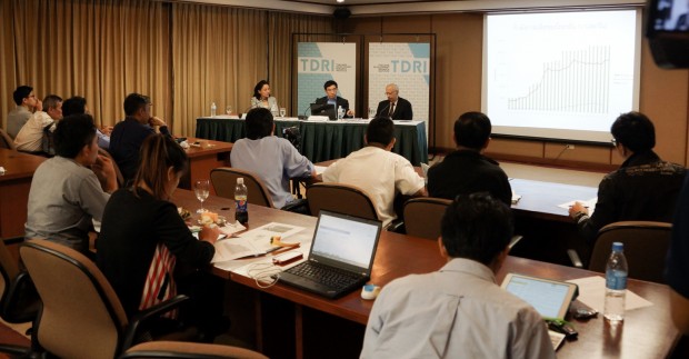 สถาบันวิจัยเพื่อการพัฒนาประเทศไทย (TDRI) แถลงข่าว “การปฏิรูปพลังงานไทย: มุมมองจากทีดีอาร์ไอ”วันที่ 3 กรกฎาคม 2557 