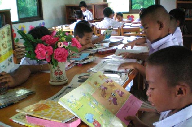 งานวิจัยหลายชิ้นยืนยันว่า เด็กเป็นช่วงวัยที่อ่านหนังสือมากที่สุด และคนไทยอ่านหนังสือเฉลี่ย 66 นาที/วัน ที่มาภาพ : http://www.dailynews.co.th/images/1141272?s=750x500
