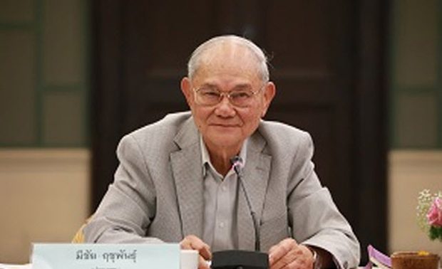 นายมีชัย ฤชุพันธุ์ ประธานคณะกรรมการร่างรัฐธรรมนูญ หรือ กรธ. ที่มาภาพ : http://www.tnamcot.com/content/tag/%E0%B8%A1%E0%B8%B5%E0%B8%8A%E0%B8%B1%E0%B8%A2-%E0%B8%A4%E0%B8%8A%E0%B8%B8%E0%B8%9E%E0%B8%B1%E0%B8%99%E0%B8%98%E0%B8%B8%E0%B9%8C/page/2