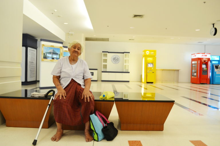 นางนิด พันธุ์ดี อายุ 78 ปี หนึ่งในผู้ได้รับผลกระทบจากเหตุการณ์สารเคมีระเบิดที่ท่าเรือคลองเตย