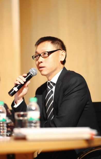 นายกุลเวช เจนวัฒนวิทย์ หุ้นส่วนสายงานที่ปรึกษาทางธุรกิจ ส่วนงานที่ปรึกษาด้านการบริหารทรัพยากรบุคคลและการบริหารการเปลี่ยนแปลง บริษัทไพร้ซวอเตอร์เฮาส์คูเปอร์ส ประเทศไทย(PWC)