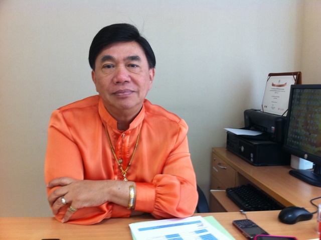 ดร.เสรี วงษ์มณฑา นักวิชาการด้านนิเทศศาสตร์และนักการตลาดระดับต้นๆของประเทศไทย 