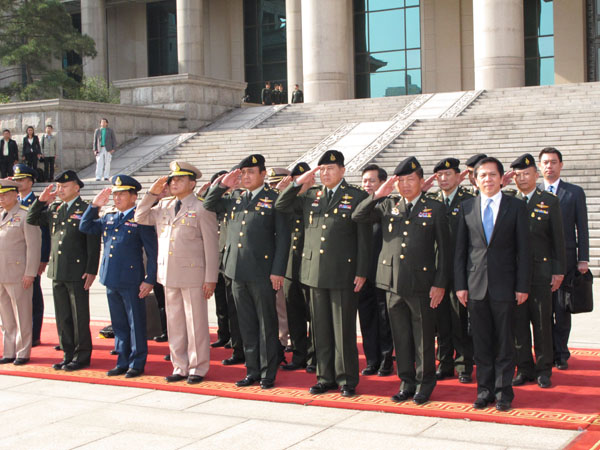 คณะผู้นำทางทหารไทยร่วมพิธีต้อนรับอย่างเป็นทางการของรัฐบาลจีน 26 เม.ย.ที่ผ่านมา