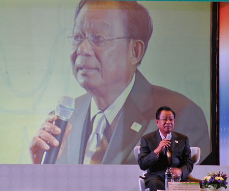 ดร. วีรพงษ์ รามางกูร ประธาน กยอ. บรรยายพิเศษเรื่อง “อนาคตประเทศไทยในประชาคมเศรษฐกิจอาเซียน”