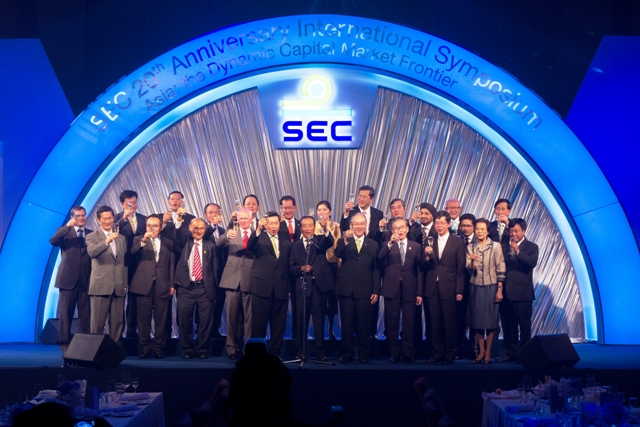 สำนักงานคณะกรรมการกำกับหลักทรัพย์และตลาดหลักทรัพย์ (ก.ล.ต.) ครบรอบ 20 ปี ได้จัดงาน “International Symposium on Asia : the Dynamic Capital Market Frontier” เมื่อวันที่ 27 กรกฎาคม 2555 