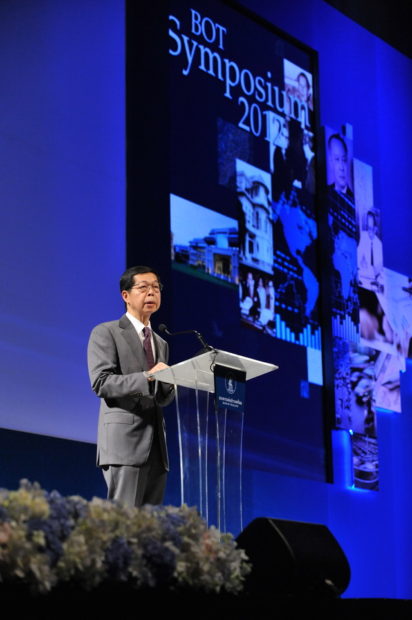 ดร. ประสาร ไตรรัตน์วรกุล  ผู้ว่าการธนาคารแห่งประเทศไทย  เป็นประธานกล่าวเปิดงานสัมมนาวิชาการธนาคารแห่งประเทศไทย ประจำปี 2555 (BOT Symposium 2012) "บทบาทหน้าที่ของธนาคารกลาง ท่ามกลางความเปลี่ยนแปลง" ซึ่งจัดขึ้นระหว่างวันที่ 24-25 กันยายน นี้  ณ โรงแรม Centara Grand at Central World