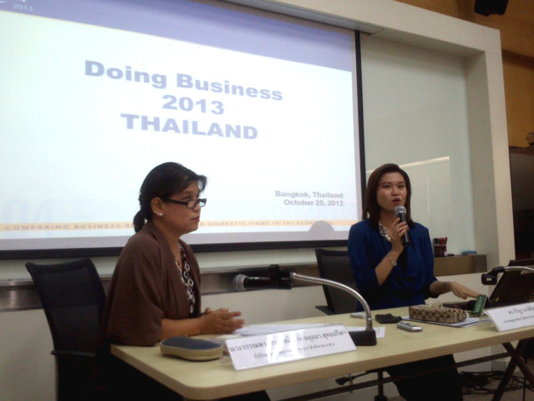 นางวรรณพร เทพหัสดิน ณ อยุธยา สุทธปรีดา ที่ปรึกษาการพัฒนาระบบราชการ สำนักงาน ก.พ.ร. และดร.กิริฎา เภาพิจิตร นักเศรษฐศาสตร์อาวุโส ประจำประเทศไทย ธนาคารโลก