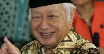 ประธานาธิบดี Suharto ที่มาภาพ : http://i.ytimg.com