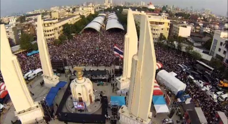 การชุมนุมต้านร่างพ.ร.บ.นิรโทษกรรม พฤศจิกายน 2556 ที่มาภาพ :ThaiPBS
