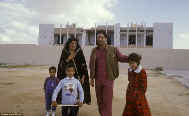 กัดดาฟีกับครอบครัว ที่มาภาพ : http://i.dailymail.co.uk