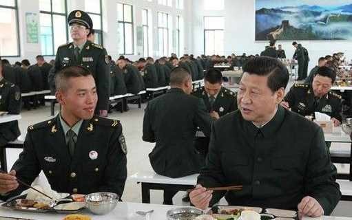 สี จิ้นผิง กับการรณรงค์ต่อต้านคอร์รัปชั่นในจีน การกินอยู่ เลี้ยงรับรองอย่างเรียบง่ายก็เป็นอีกหนึ่งกุศโลบายของผู้นำจีนอย่างหนึ่งที่ลดวัฒนธรรมการคอร์รัปชัน ที่มาภาพ : http://www.china-defense-mashup.com/wp-content/uploads/2013/10/xixi2.jpg