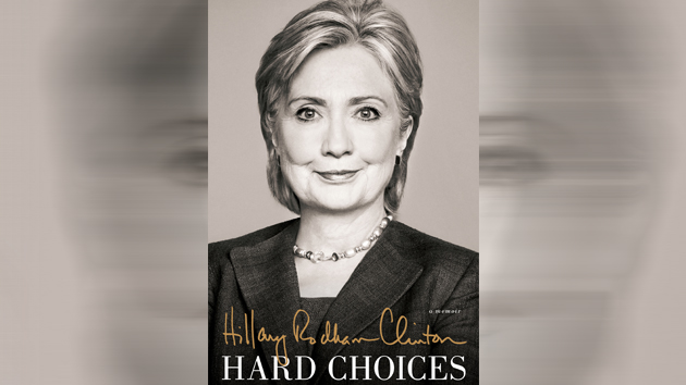 หนังสือ "ฮาร์ด ชอยส์" หรือทางเลือกที่ยากมาก อันเป็นหนังสือบันทึกความทรงจำเล่มล่าสุดของฮิลลารี คลินตัน อดีตสุภาพสตรีหมายเลขหนึ่งและอดีตรัฐมนตรีต่างประเทศสหรัฐซึ่งเชื่อว่าอาจจะประกาศตัวชิงทำเนียบขาวอีกครั้งในปลายปีนี้ ที่มาภาพ : http://chickaboomer.com/wp-content/uploads/2014/06/Hillary.jpg