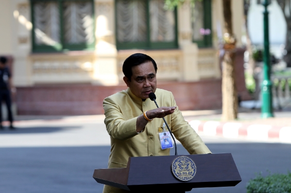 พล.อ. ประยุทธ์ จันทร์โอชา นายกรัฐมนตรีและหัวหน้าคณะรักษาความสงบแห่งชาติ (คสช.) ที่มาภาพ : http://www.thaigov.go.th/th/media-centre/091214_tro.html