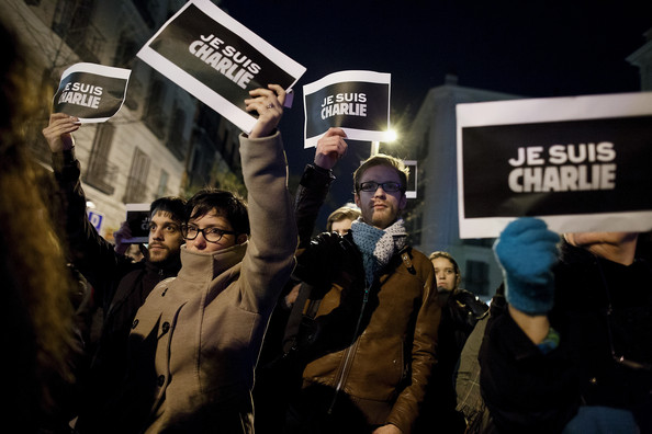 ที่มาภาพ : http://www3.pictures.zimbio.com/gi/Global+Reaction+Charlie+Hebdo+Attack+N-tg67a1dsIl.jpg