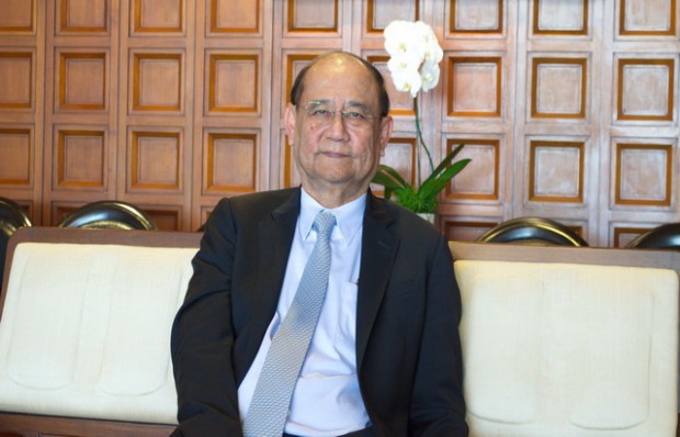 ดร.โฆสิต ปั้นเปี่ยมรัษฎ์ ประธานกรรมการบริหาร ธนาคารกรุงเทพ จำกัด (มหาชน) และในฐานะประธานคณะอนุกรรมการคาดประมาณประชากรของประเทศไทย พ.ศ.2553-2583