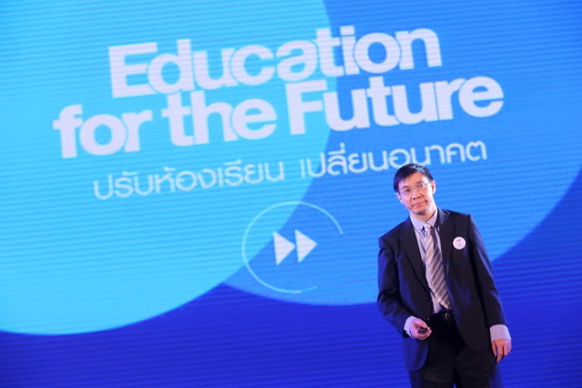 ดร.สมเกียรติ ตั้งกิจวานิชย์  ประธานสถาบันวิจัยเพื่อการพัฒนาประเทศไทย (ทีดีอาร์ไอ)