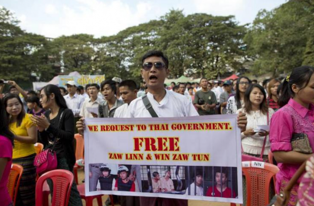 การประท้วงคำพิพากษาประหารชีวิตชาวพม่าในคดีฆาตกรรมเกาะเต่า ที่มาภาพ: เว็บไซต์เดลินิวส์ (http://www.dailynews.co.th/foreign/370104)