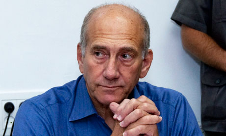 Ehud Olmert ที่มาภาพ : https://static-secure.guim.co.uk/sys-images/Guardian/Pix/pictures/2012/7/10/1341902426164/Ehud-Olmert-trial-008.jpg