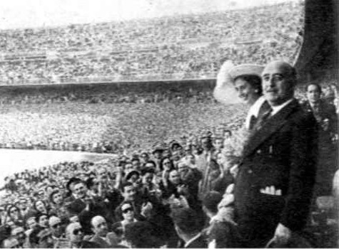 นายพลฟรานซิสโก้ ฟรังโก้ ผู้นำเผด็จการทหารในสเปน ตั้งแต่ปี 1939-1975 ที่มาภาพ :http://www.insidespanishfootball.com/23381/politics-deep-in-the-veins-of-spanish-football/ 