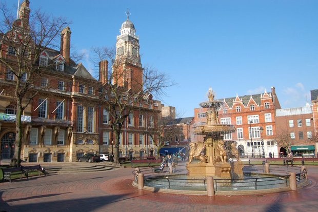 จัตรัสใจกลางเมืองเลสเตอร์ ที่มาภาพ : en.wikipedia.org/wiki/Leicester#Landmarks