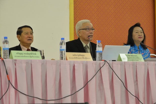 นายประกิต พิลังกาสา (กลาง) ประธานกรรมการดำเนินการ สหกรณ์เครดิตยูเนี่ยนคลองจั่น ชุดที่ 31 