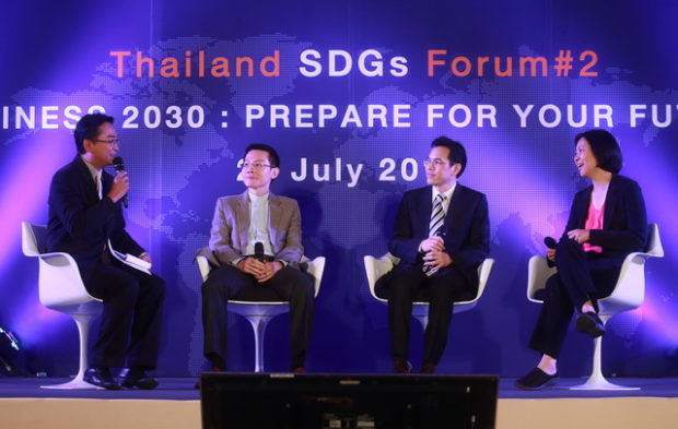 เมื่อวันที่ 28 กรกฎาคม 2559 มูลนิธิมั่นพัฒนาและสำนักข่าวออนไลน์ไทยพับลิก้า จัดงาน “Thailand SDGs Forum#2: Business 2030: Prepare for Your Future” ในงานนี้ มีวงเสวนาในหัวข้อ "SDGs & Sustainable Business Trend of 2016" ซึ่งมีวิทยากรดังนี้ 1. นางสาวสฤณี อาชวานันทกุล กรรมการผู้จัดการ ด้านพัฒนาความรู้ บริษัท ป่าสาละ จำกัด 2. นายนัท วานิชยางกูร  Partner, ERM และ ดร.ภาวิญญ์ เถลิงศรี Project Manager Inclusive Green Growth and Sustainable Development, United Nation Development Programme โดยมีนายธีระ ธัญญอนันต์ผล เป็นผู้ดำเนินรายการ (ภาพจากขวาไปซ้าย)