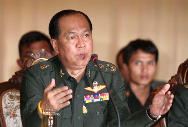 กองทัพบกสมัยที่ พล.อ.อนุพงษ์ เผ่าจินดา เป็นผู้บัญชาการทหารบก เป็นหน่วยงานรัฐของไทยที่จัดซื้อ GT200 มากที่สุด คิดเป็น 90% ของที่หน่วยงานรัฐของไทยจัดซื้อทั้งหมด ที่มาภาพ : http://www.siamrath.co.th/web/?q=node/13063