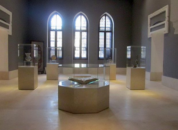 ภาพตู้กระจกในพิพิธภัณฑ์อิสลาม นครไคโร ที่มาภาพ :  Glasbau Hahn