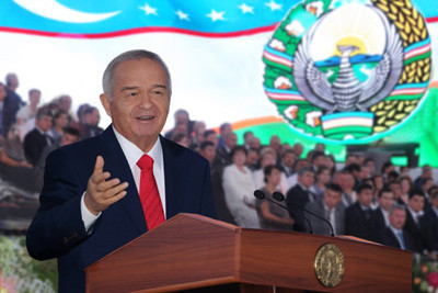 Islam Karimov อีกหนึ่งผู้นำสาย Strongman แห่งอุซเบกิสถาน ที่มาภาพ : http://news.uzreport.uz/foto/2013/09/tmb1/13781085271.jpg 