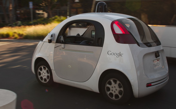 รถยนต์ไร้คนขับของ Google ที่มาภาพ : https://upload.wikimedia.org/wikipedia/commons/1/14/Google_self_driving_car_at_the_Googleplex.jpg