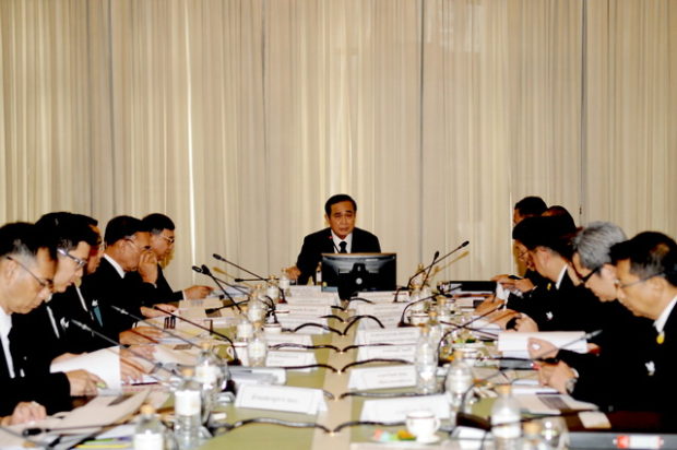พลเอก ประยุทธ์ จันทร์โอชา นายกรัฐมนตรี เป็นประธานการประชุมคณะกรรมการนโยบายรัฐวิสาหกิจ (คนร.) ครั้งที่ 4/2559 เมื่อวันที่ 26 ตุลาคม 2559 ณ ห้องสีเขียว ตึกไทยคู่ฟ้า ทำเนียบรัฐบาล ที่มาภาพ : http://www.thaigov.go.th/