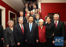 ปี 2012 ก่อนขึ้นเป็นผู้นำจีน สีจิ้นผิงกลับไปเยือนเมืองมัสคาทีน รัฐไอโอวา เพื่อพบปะกับครอบครัวอเมริกัน ที่เคยพักอาศัยช่วงที่นำคณะจากจีนมาดูงานด้านเกษตรปี 1985 ที่มาภาพ : Xinhua News