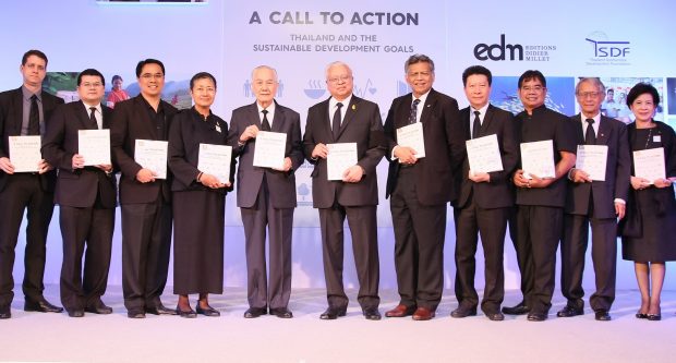 บรรยากาศงานเปิดตัวหนังสือ A Call to Action: Thailand and The Sustainable Development Goals เมื่อวันที่ 17 มกราคม 2560 ที่โรงแรมสยาม เคมปินสกี้ มี รศ. ดร.จิรายุ อิศรางกูร ณ อยุธยา ประธานมูลนิธิมั่นพัฒนา เป็นผู้กล่าวปาฐกถาเปิดงาน