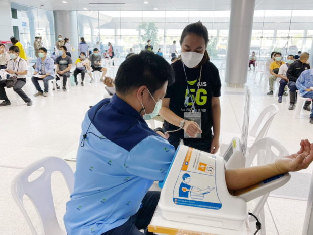 AIS หนุนรัฐ ระบบพร้อมรับลงทะเบียน"ศูนย์ฉีดวัคซีนกลางบางซื่อ" และ "ไทยร่วมใจ" - ThaiPublica