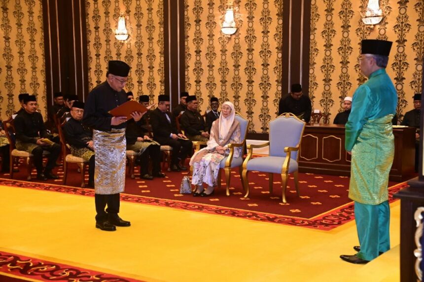 "อันวาร์ อิบราฮิม" สาบานตนรับตำแหน่งนายกรัฐมนตรีคนที่ 10 ของมาเลเซีย ...