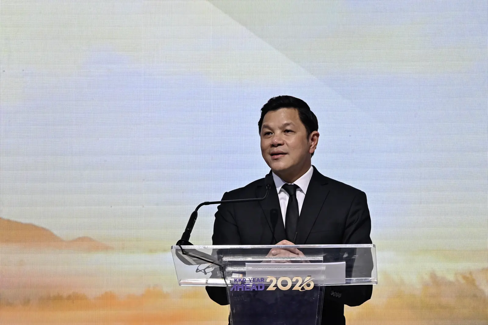 ThaiPublica_วิทัย รัตนากร KKP Year Ahead2026